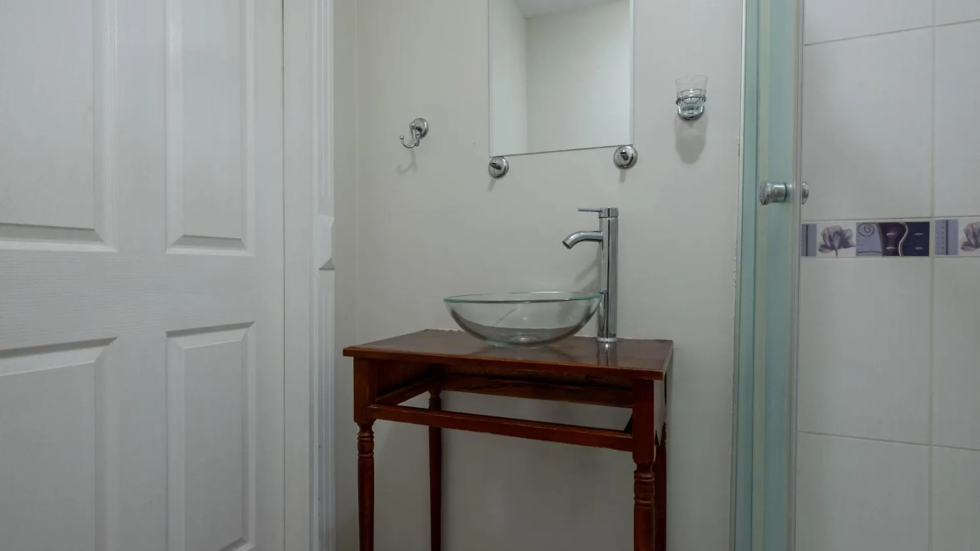 3-Bedroom Apartment - Central Location - Elevator Istanbul