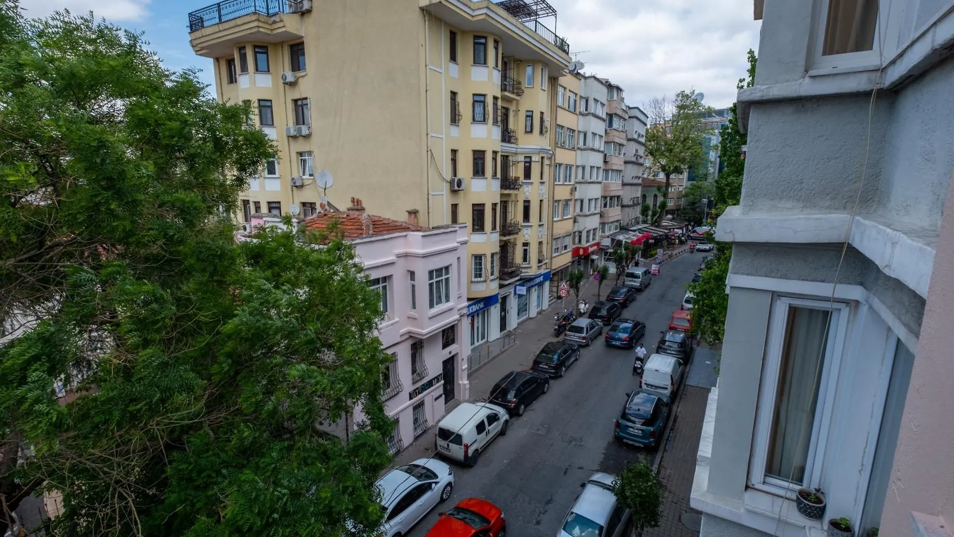 3-Bedroom Apartment - Central Location - Elevator Istanbul
