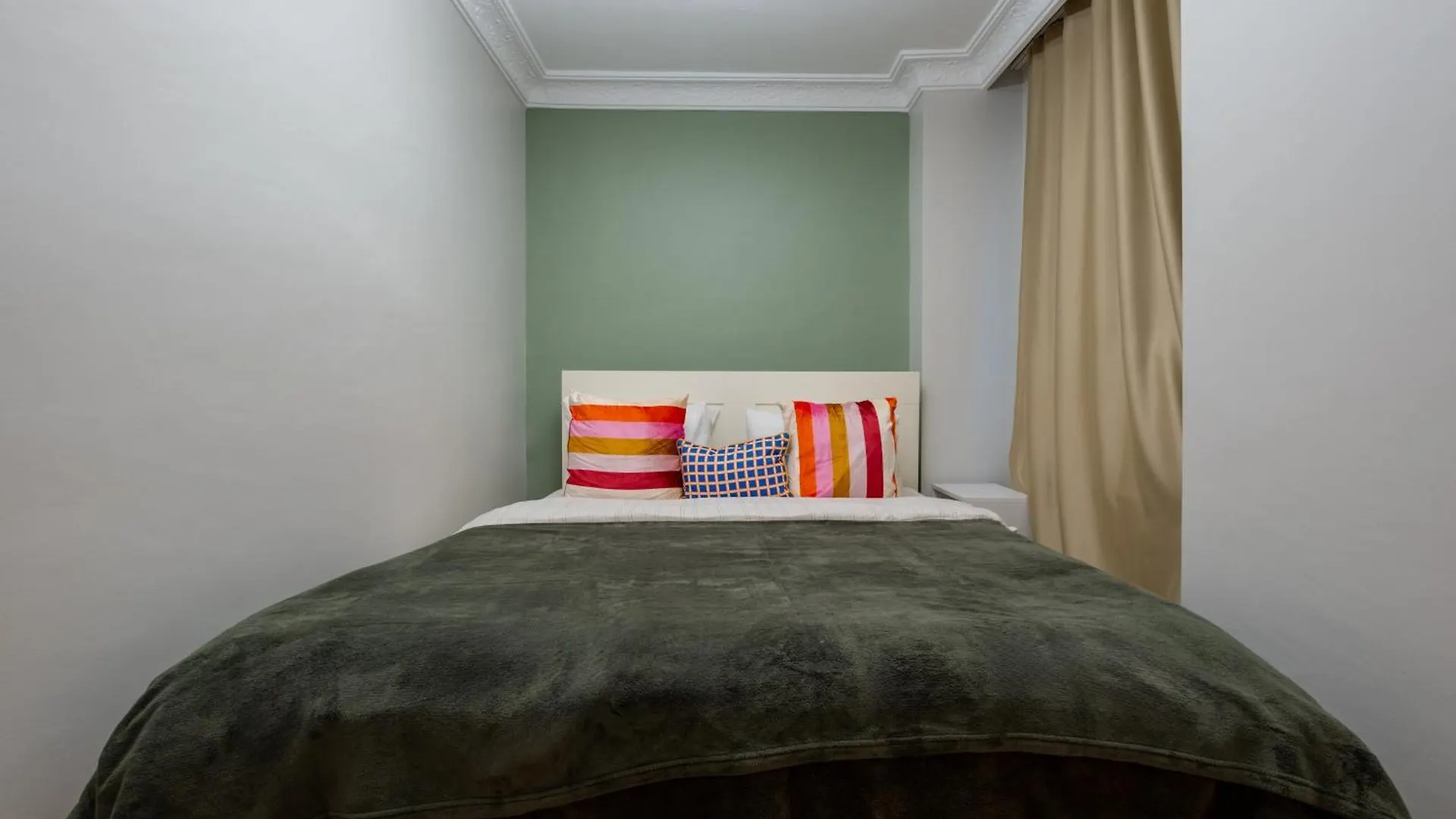3-Bedroom Apartment - Central Location - Elevator Istanbul