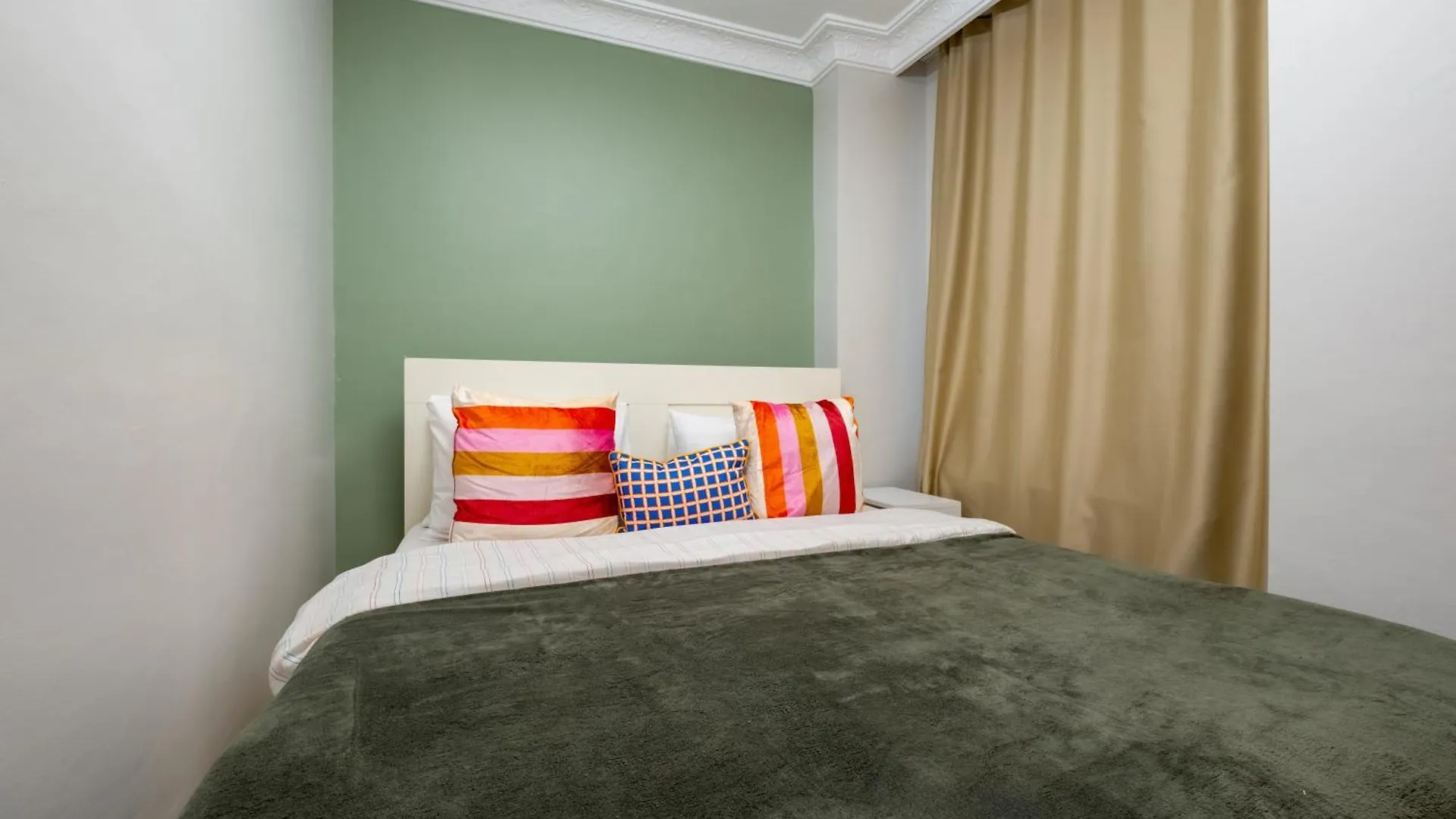 3-Bedroom Apartment - Central Location - Elevator Isztambul