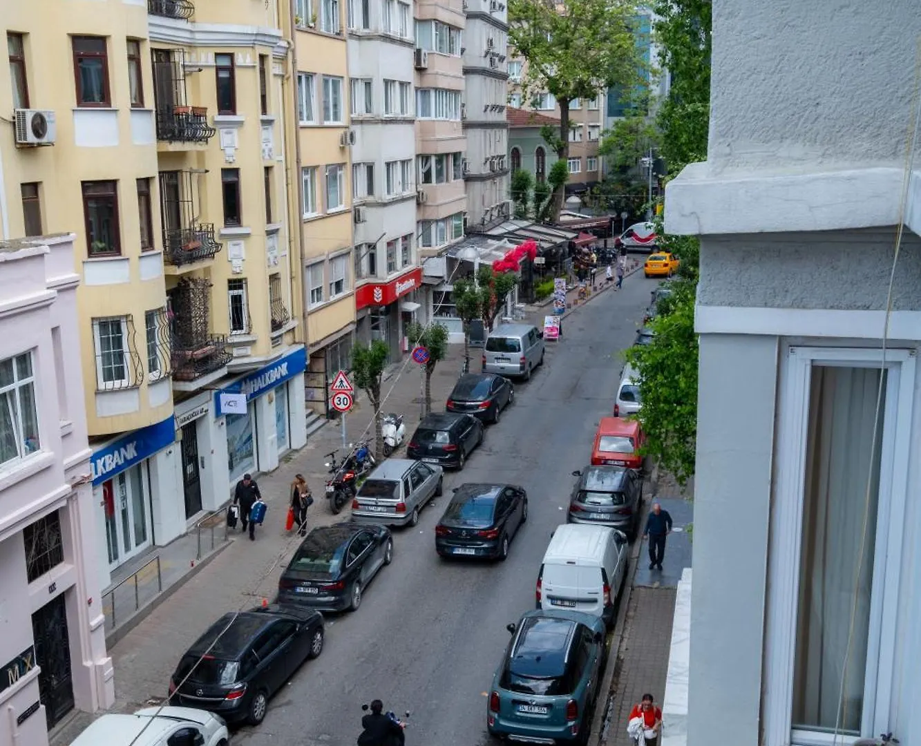3-Bedroom Apartment - Central Location - Elevator Isztambul