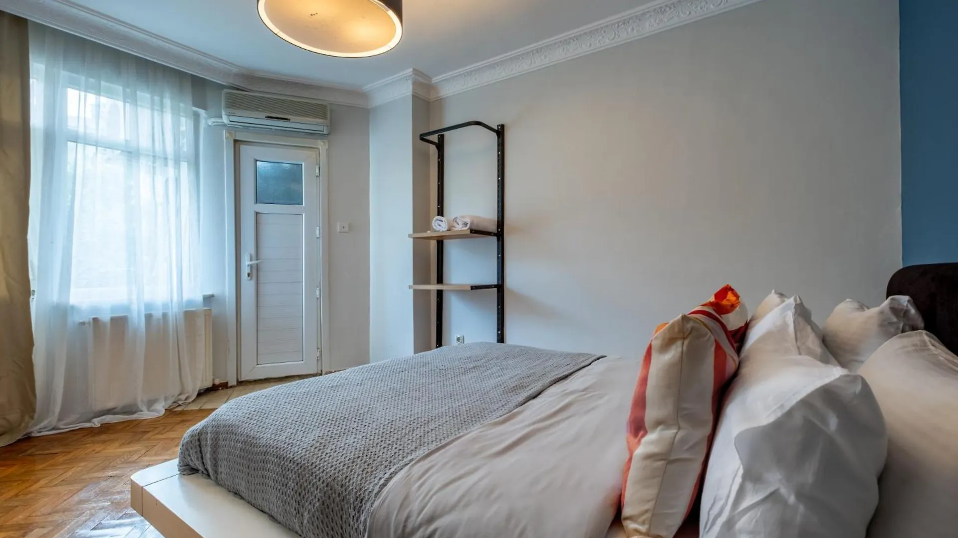 3-Bedroom Apartment - Central Location - Elevator Istanbul